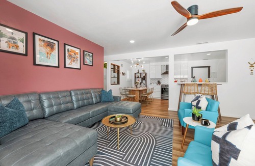 San Carlos House | Palm & Peace Retreat