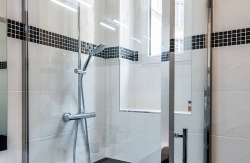 Faubourg-du-Roule Bed & Breakfast | Paris Square