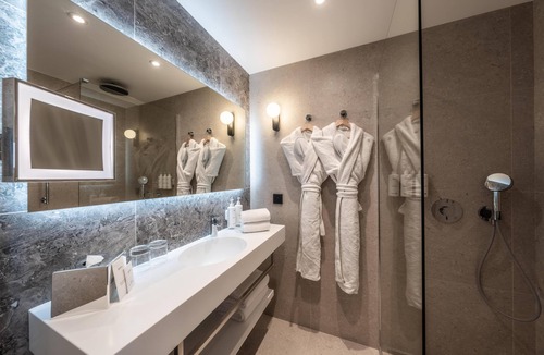La Croix des Gardes Hotel | Radisson Hotel Cannes Seaside
