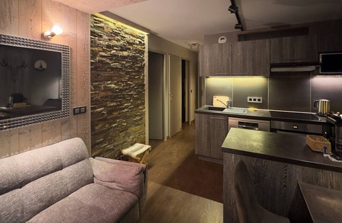 Les Menuires Apartment | Rare in Les Menuires, beautifully renovated 3-room apartment with ski-in ski-out