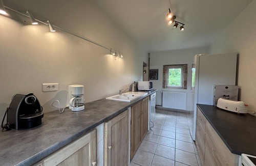 Sanssat Cottage | Rustic cottage, pets & AC - 12 guests