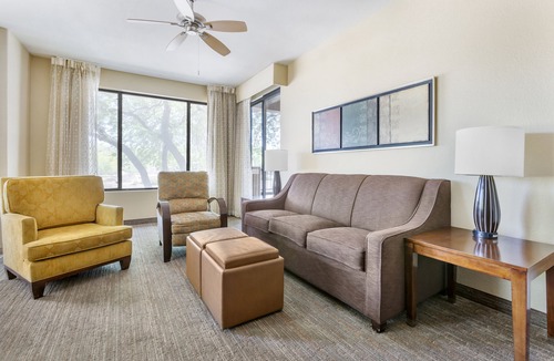 Scottsdale Links Resort | Scottsdale Links Resort - 3 BEDROOM 1 KING 2 QUEEN SUITE WITH ROLL-IN SHOWER