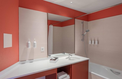 Genas Hotel | Spark by Hilton Lyon Eurexpo