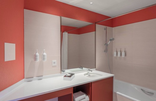 Genas Hotel | Spark by Hilton Lyon Eurexpo