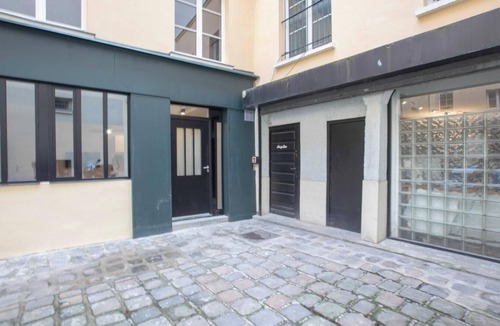Strasbourg -Saint-Denis Apartment | STYLISH 2-BEDROOM PARISIAN APARTMENT IN PARIS'S VIBRANT BONNE-NOUVELLE