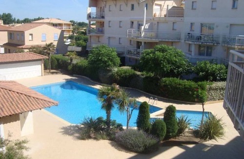 Valras-Plage Apartment | T2 with Pool, Terrace & Parking