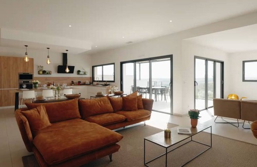 Saint-Maximin House | Villa Neuve Contemporaine SUR LES Hauteurs D'uzes Avec Piscine Chauffee