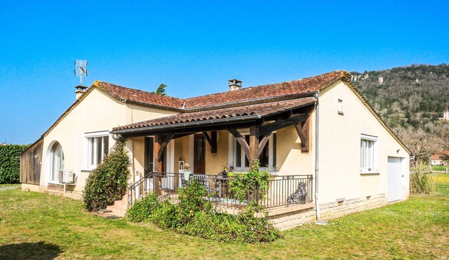 2 bedroom nice home in Saint-Vincent-de-Cosse