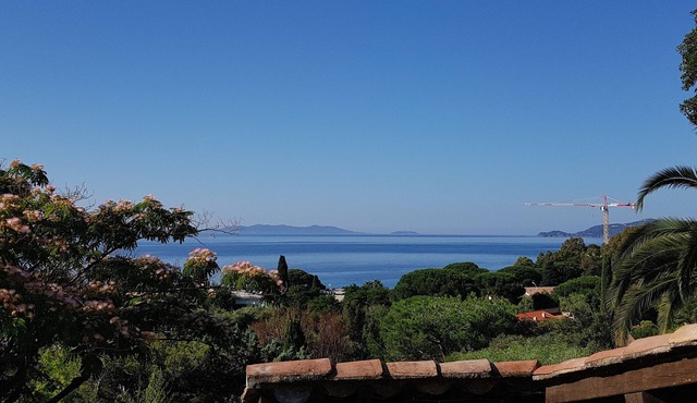 200 meters from Aiguebelle beach -superb view of the islands- private Jacuzzi