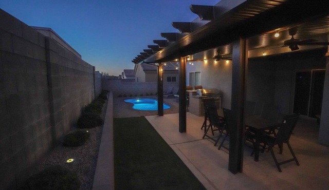 3-BedRm Pool House w/Coffee Bar & 5 Total Beds