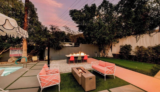 3 Private 1 Bedroom Units at The Wesley! Sleeps 12!