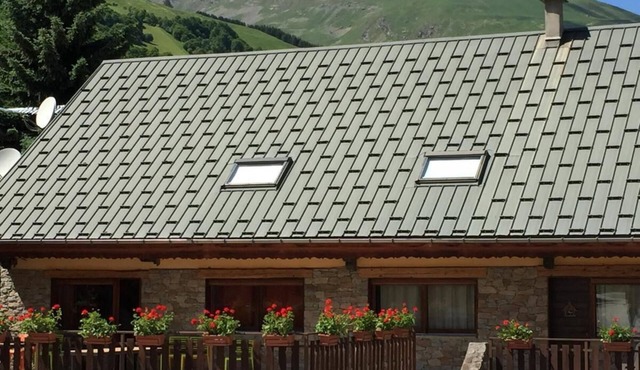 350m from shops, fitness, sauna, hammam, balcony, fireplace or stove, ski locker, 85m², Valloire