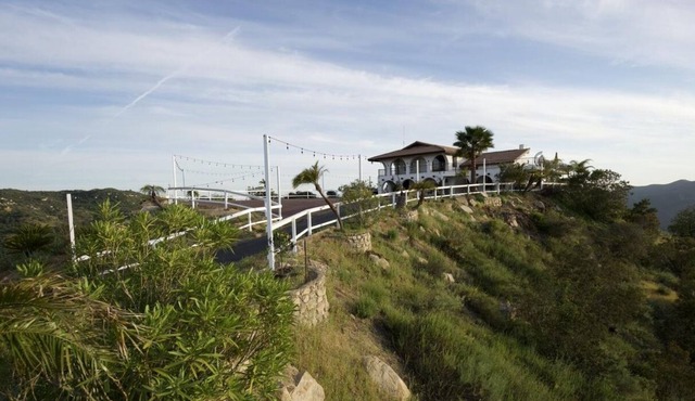 360 View Mountaintop Villa