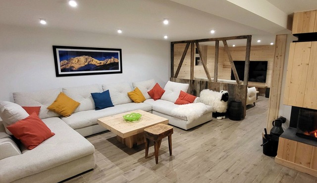 5* luxury chalet 142m2 with jacuzzi & sauna in the village center