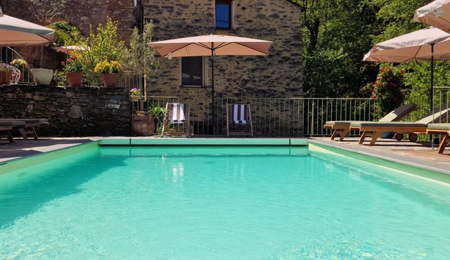 A Casetta" cottage with heated swimming pool