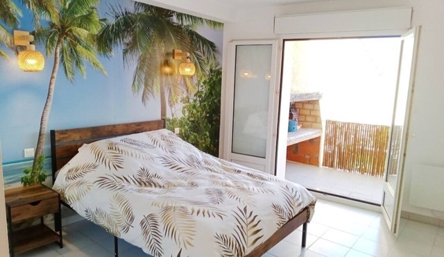 Air-conditioned apartment 25 minutes from the beach for 5 people