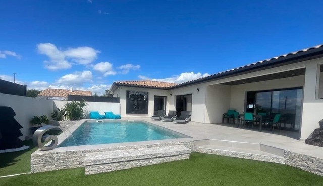 Air-conditioned villa with pool Cévennes view - 10% April-June and from 22/08 to 29/08