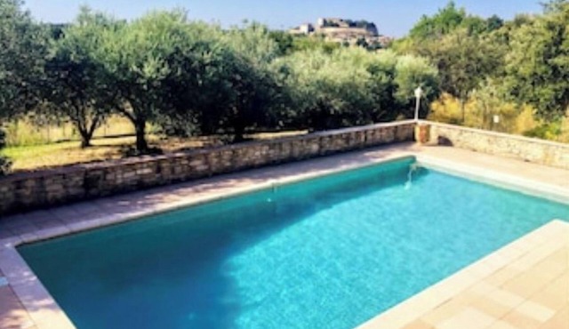 Calm and relaxation with a view of the Château and listed village, L'OLIVIER