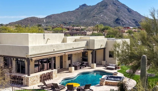 Cave Creek Oasis: Resort Pool & Spa