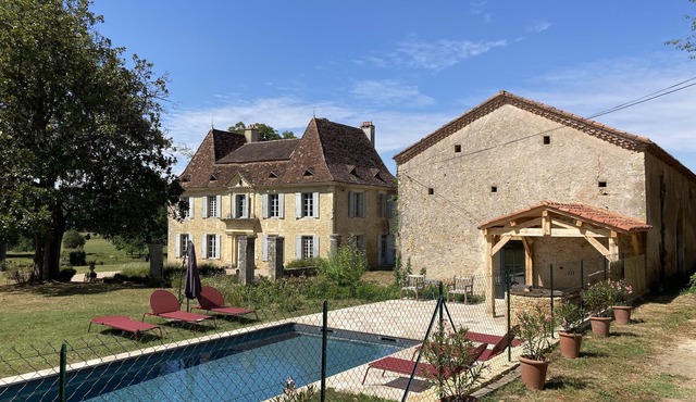 Château du Marais, Périgord Noir, 40-square-meter Pool House studio, 15-meter pool *