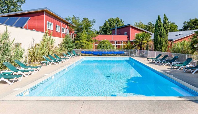 Chalet Dans Le Val de Loire | Accès Piscine + Espace Bien-Être