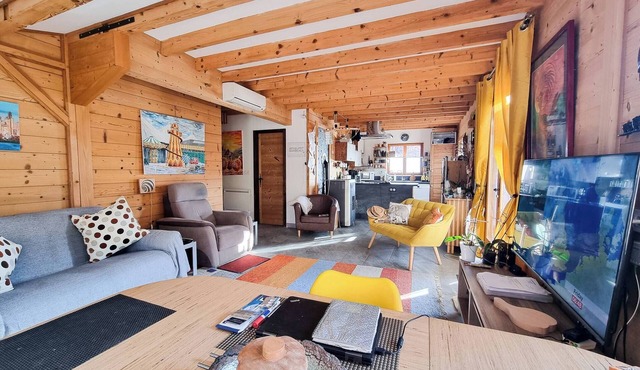 Chalet Retreat Private Self Contained 4 to 6 Person Mountain Views Own Terrace