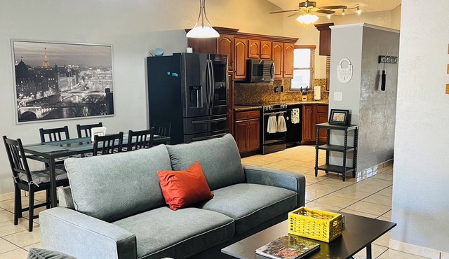 Charming 3-bedroom house with AC, WiFi in phenomenal Phoenix