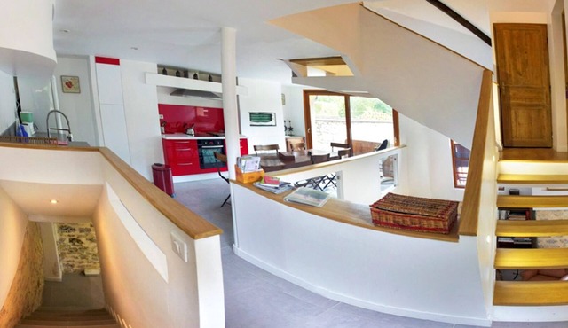 Charming cottage sleeps 6, park, authentic village near Fontainebleau