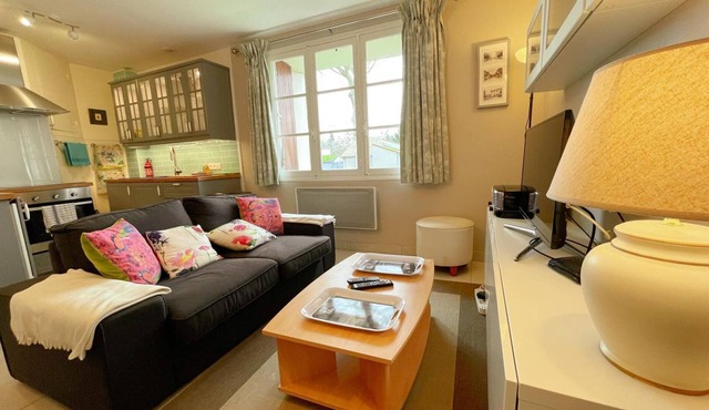 Charming Historic Cottage with Garden in Richelieu, Near Loire Valley Castles