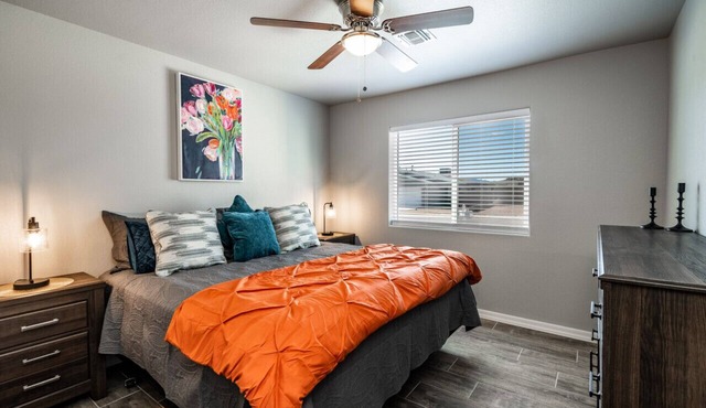 Chic duplex retreat in Central Kingman!