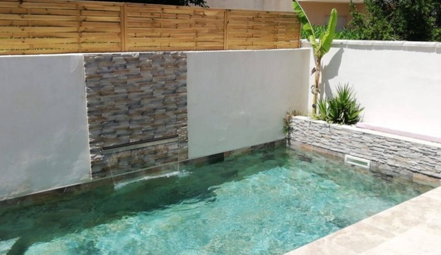 Contemporary villa with lovely pool area