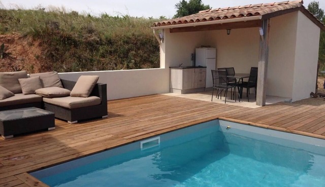 Cottage and studio with heated swimminpool