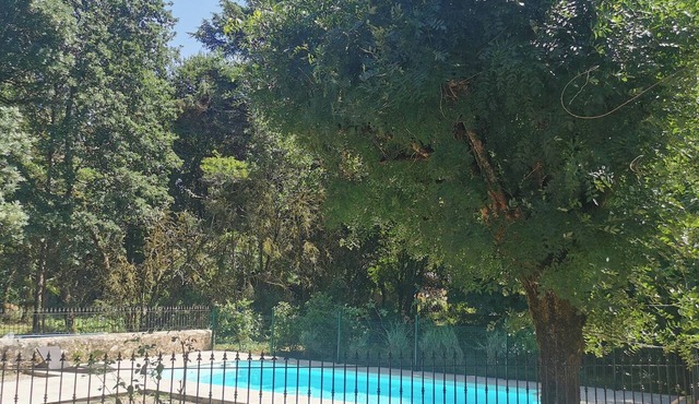 Country house, ideal for family vacations. Large wooded park.