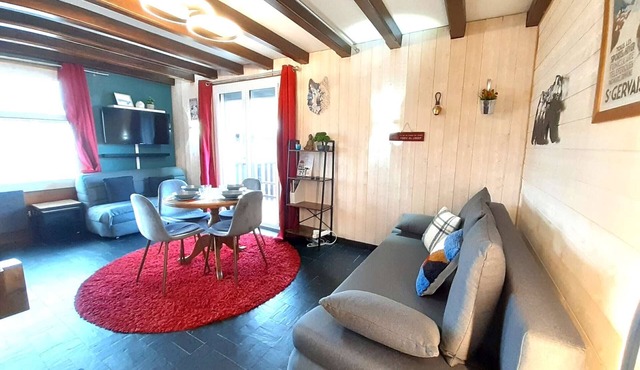 Cozy Studio for 4 with Balcony, Ski-In/Ski-Out Access, and Modern Amenities in Pla d'Adet