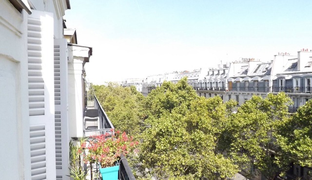 Delicious and bright apartment in The Heart of Paris Center