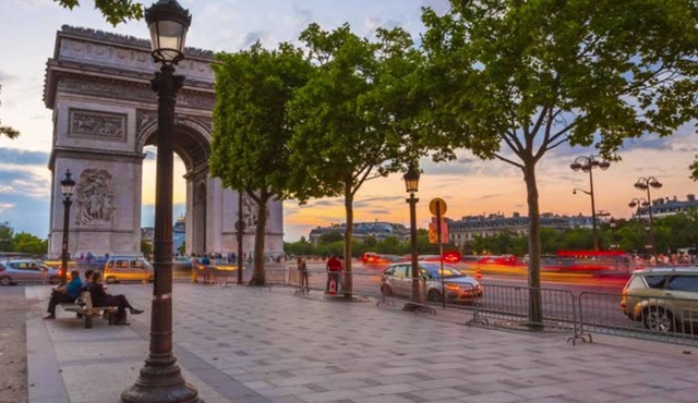 Executive Studio With Aircon In Champs Elysees