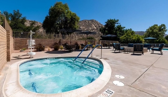 Explore Ramona | Kitchen | Balcony | Free Parking