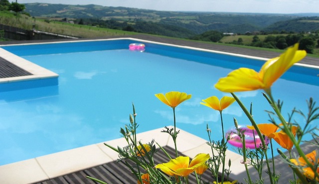 Gite Le Combal - Beautiful Farmhouse Near Najac, Panoramic Views, Heated Pool.
