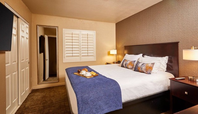 Great for Group Travel! 4 Budget-Friendly Units, Pool, Tennis Courts, Near Golf