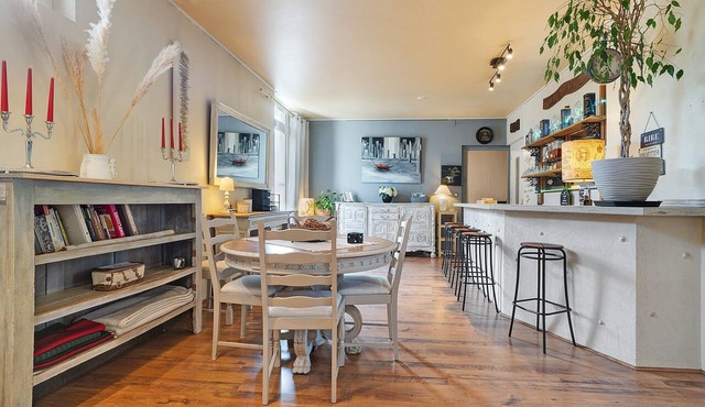 Holiday Home 'Chez Moi' with Private Garden, Wi-Fi and Air Conditioning