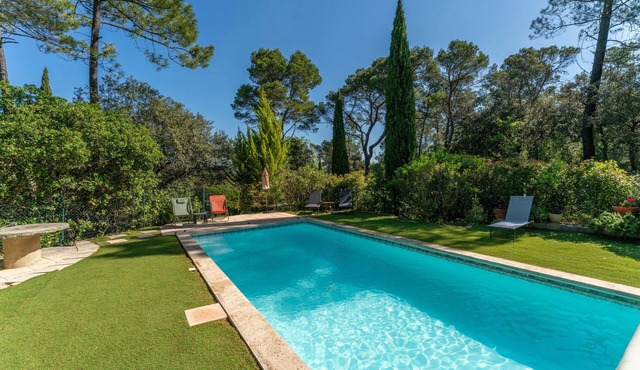 Holiday Home 'La Romarine' with Heated Pool, Wi-Fi and Air Conditioning