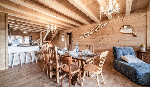 Holiday Home “Le Chat Perché” with Mountain View and Private Garden