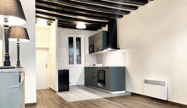 Homerez - Beautiful studio for 2 ppl. at Saint-Germain-en-Laye