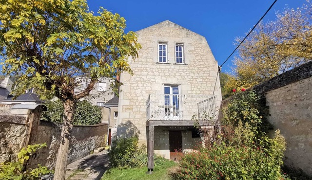 House near town center with garden and terrace