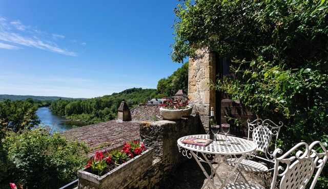 In the heart of the village, the TIBALOU. Breathtaking views of the river.