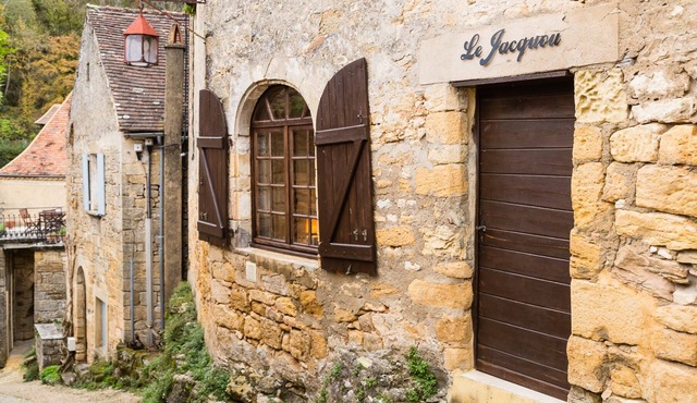 In the heart of Beynac, your cosy rental