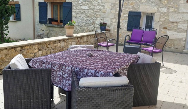 Le Chai * A charming, single-story vacation rental with a garden and shared pool, 10 minutes from Bergerac