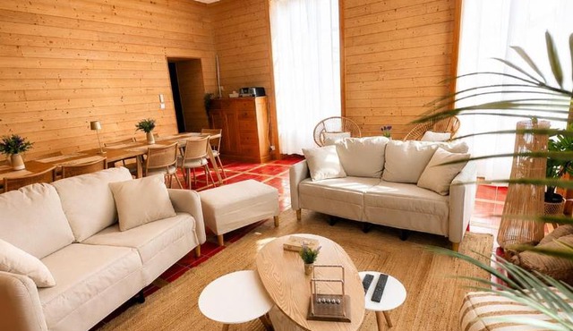 Le Gîte de l'Esplanade-Grande maison de bourg- Déco Cosy- Spacieux 200m2-18min Puy du Foù-Coeur de ville-Billard-Baby-foot-Fléchettes