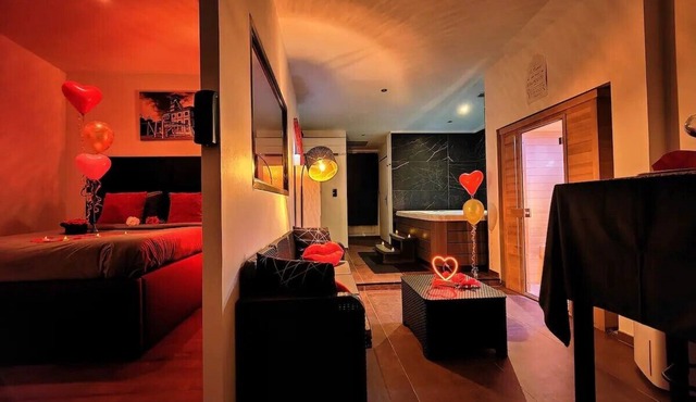 Le Loft Lens : Jacuzzi - sauna - hammam