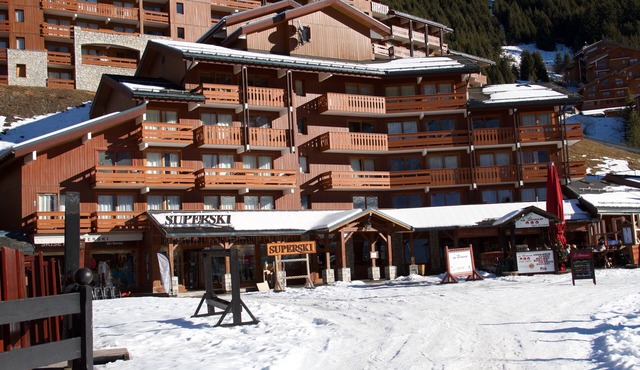 Le Pralin, Studio apartment for 4, in perfect location by lifts and shops